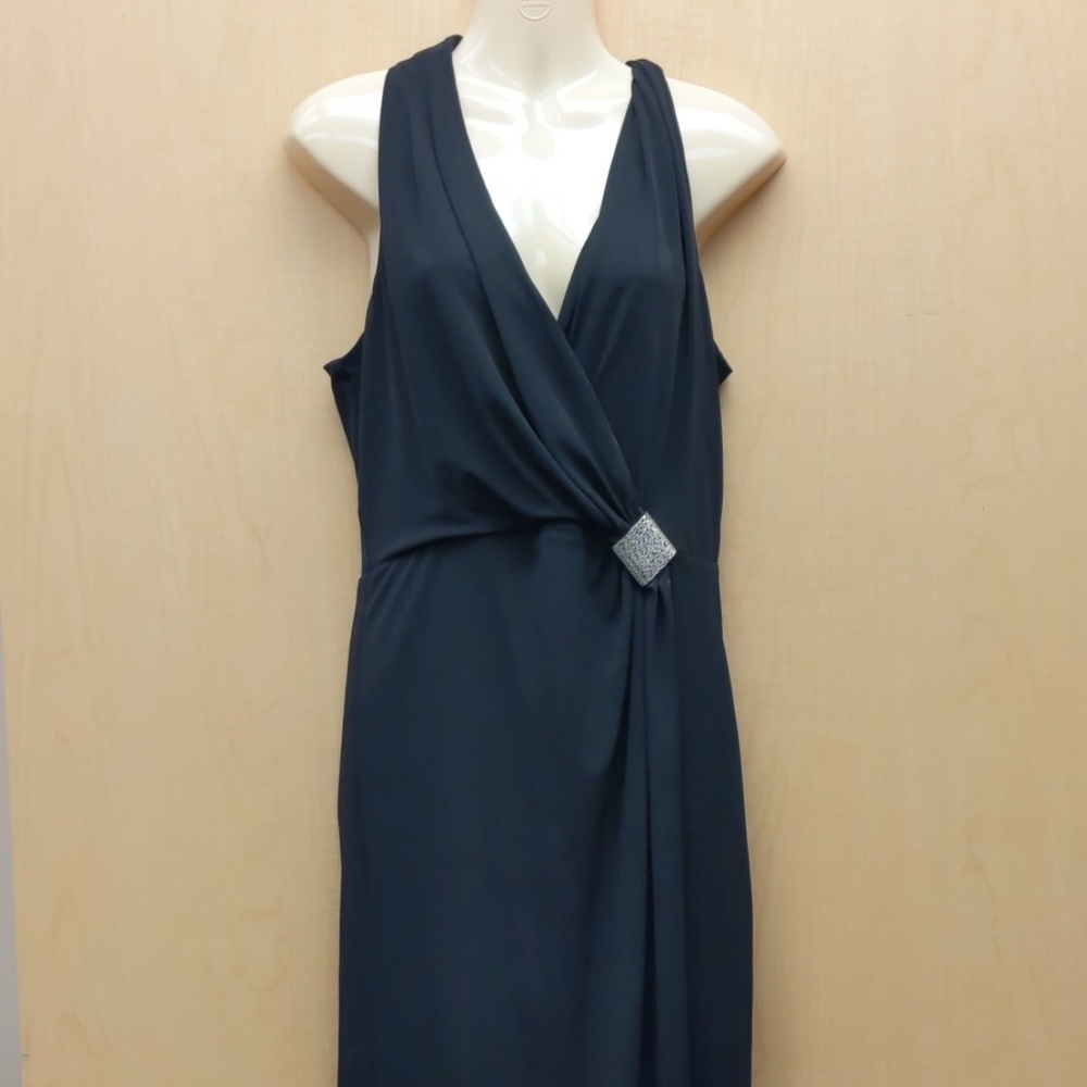 White House Black Market NWT Size 6 black DRESS